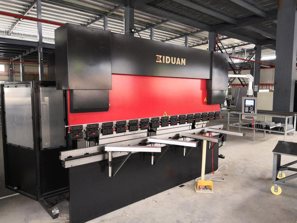 數(shù)控折彎機(jī)